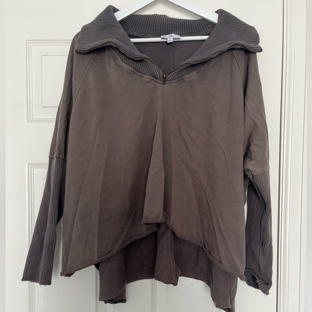 Urban Daizy Quarter zip Pullover. size small